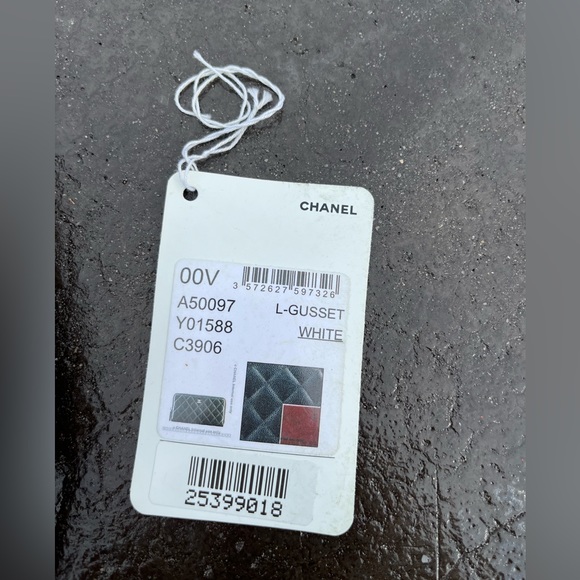 AUTHENTIC Chanel quilted gusset zip large wallet - Picture 5 of 7